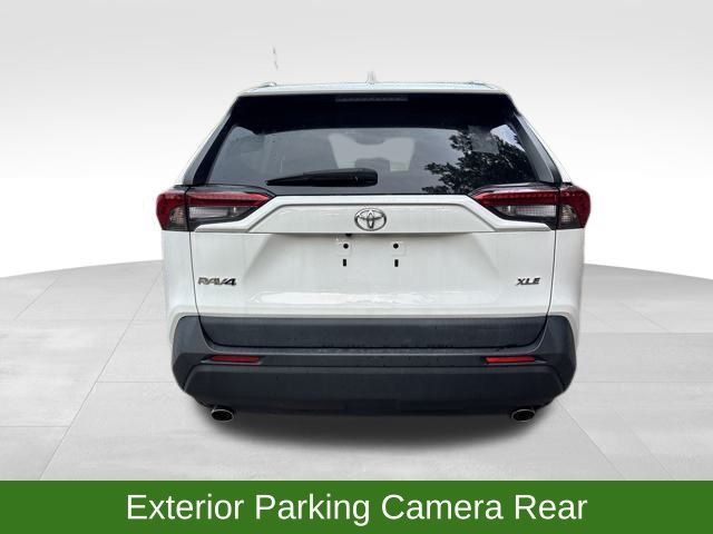 2021 Toyota RAV4 XLE photo 4