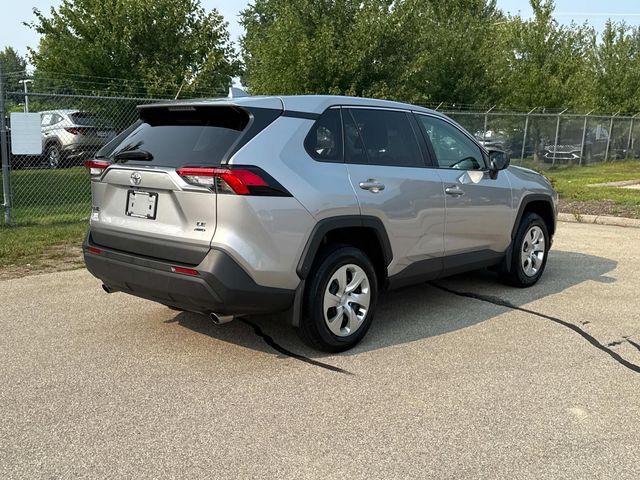 2022 Toyota RAV4 LE photo 3