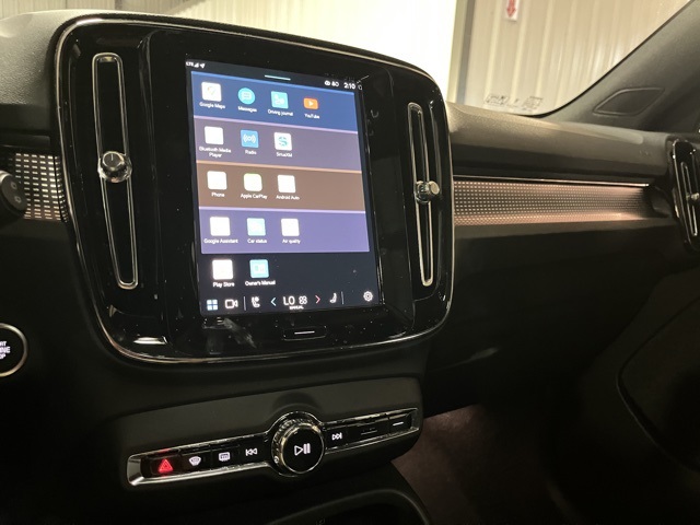 2025 Volvo XC40 Plus photo 14