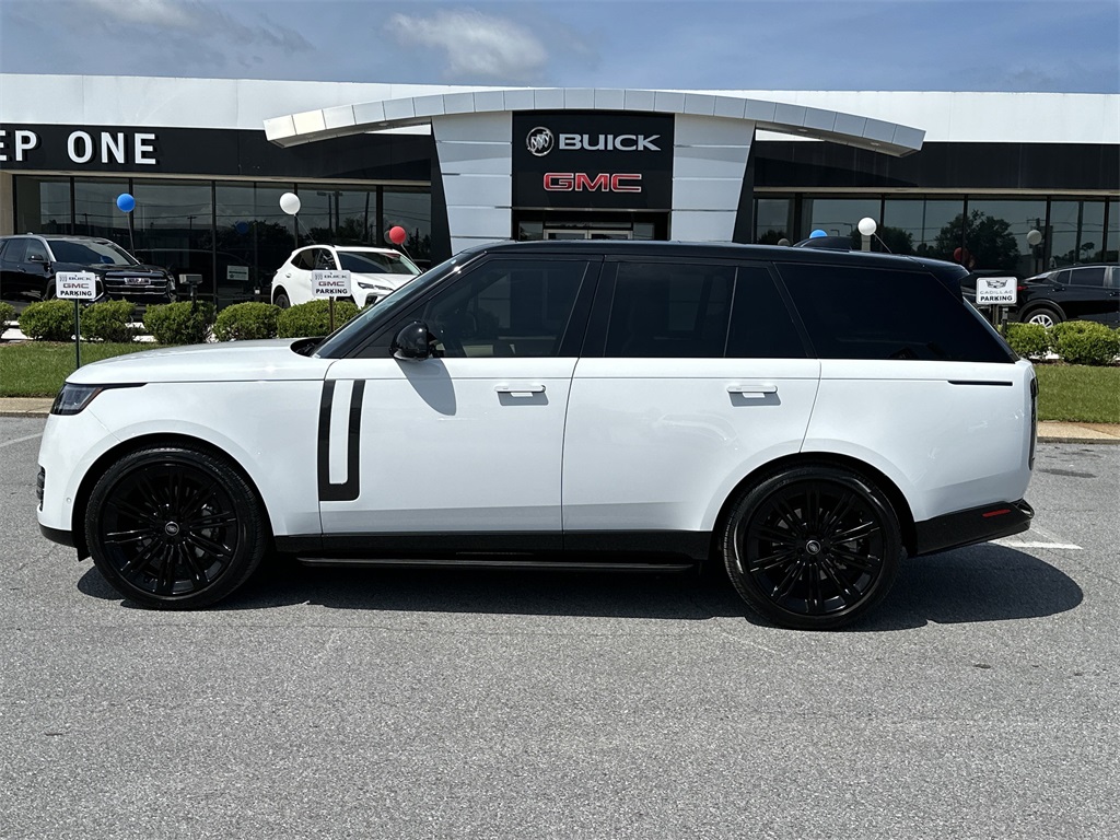 2024 Land Rover Range Rover SE photo 3