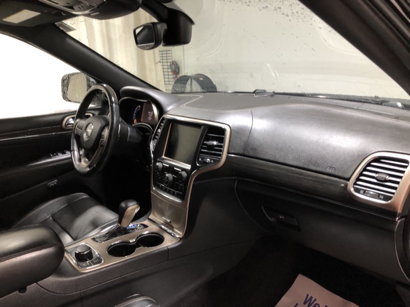 2017 Jeep Grand Cherokee Overland photo 11