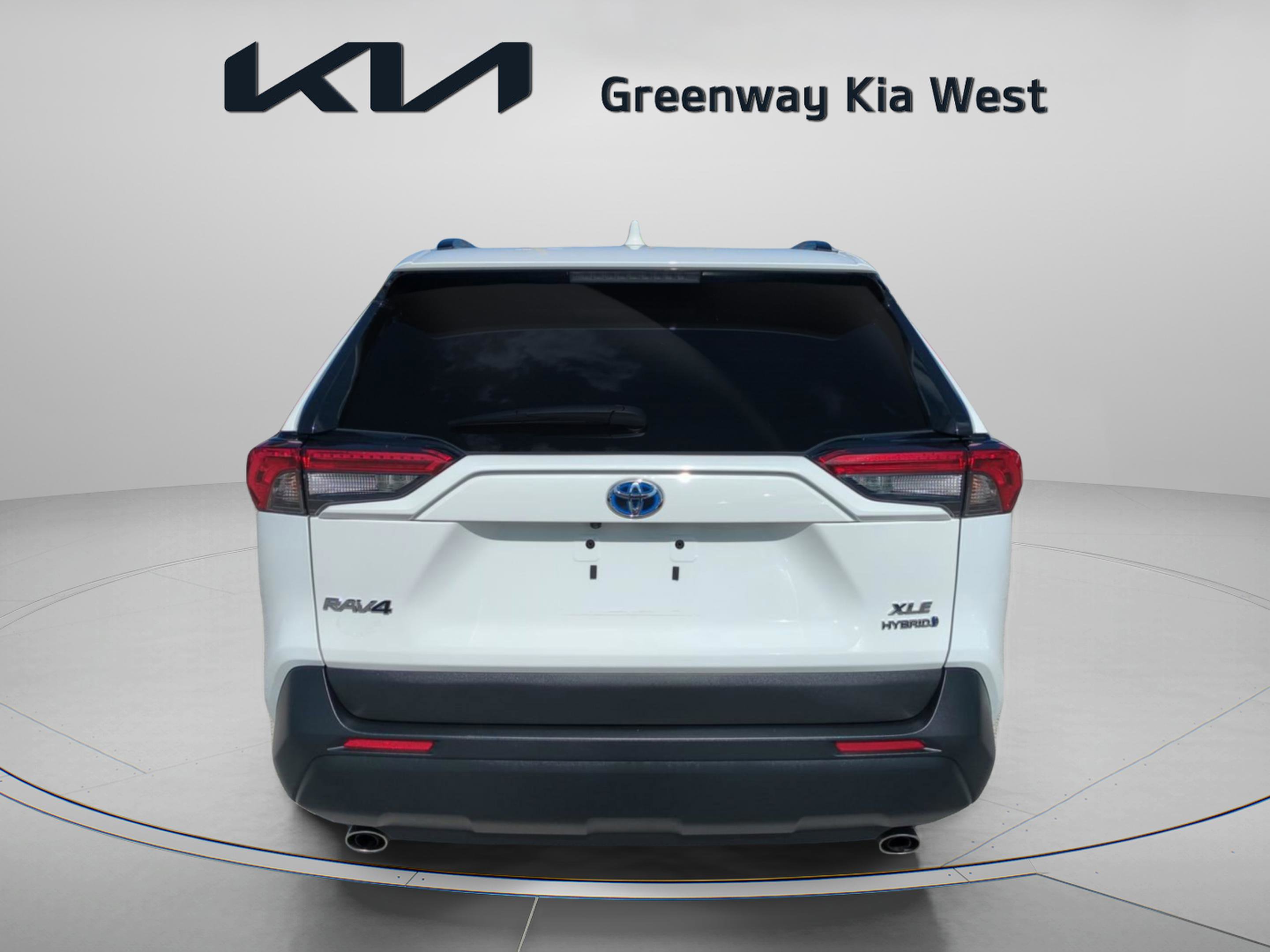 2024 Toyota RAV4 XLE photo 7