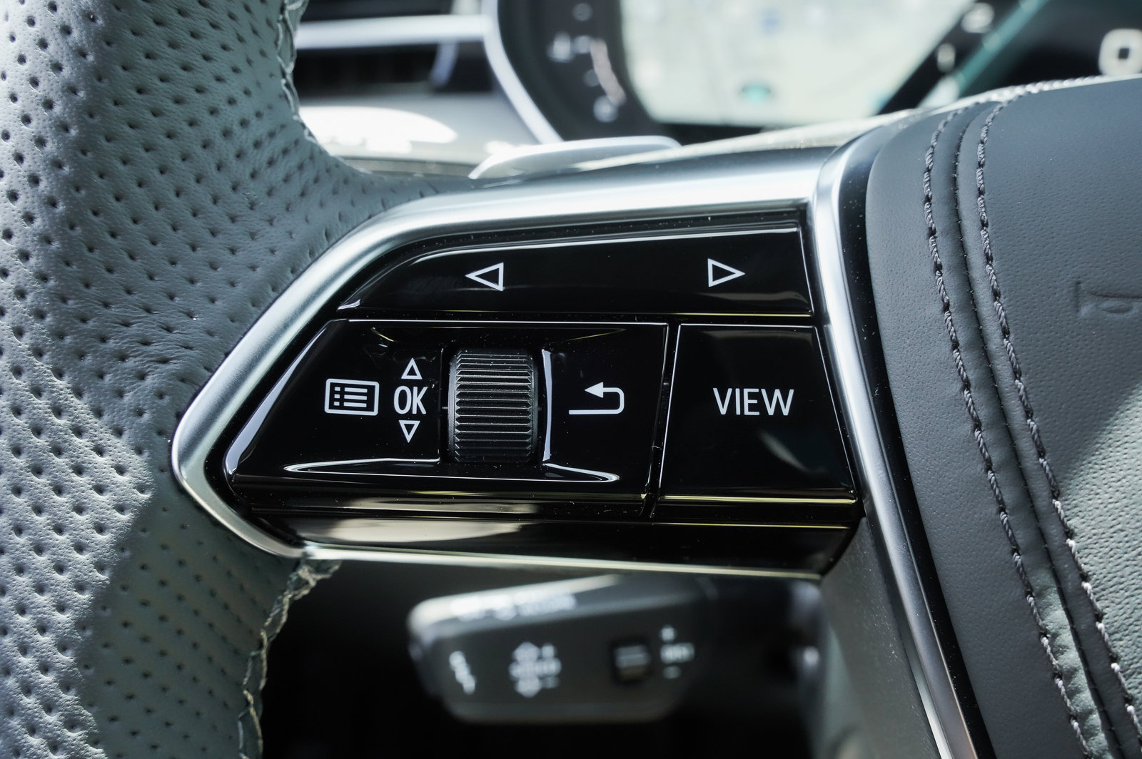 2025 Audi S8 4.0T photo 15