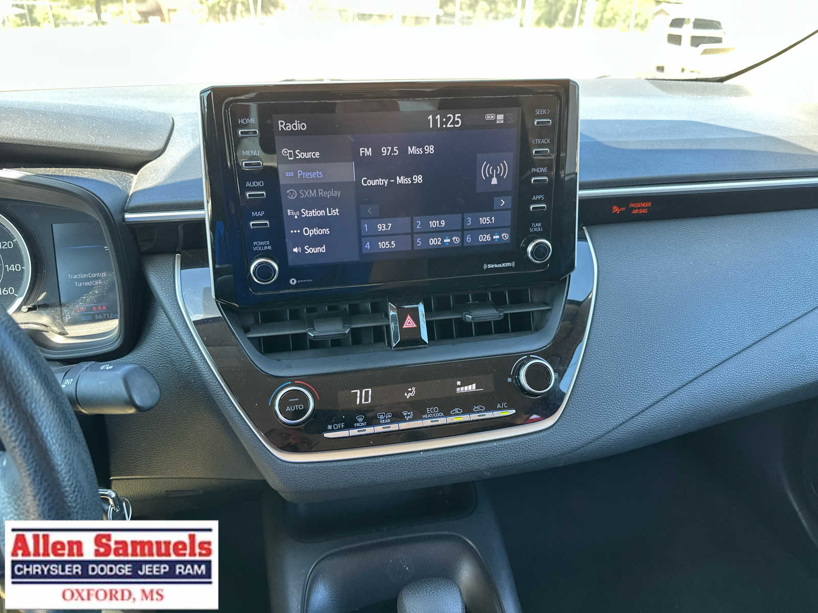 2021 Toyota Corolla LE photo 20