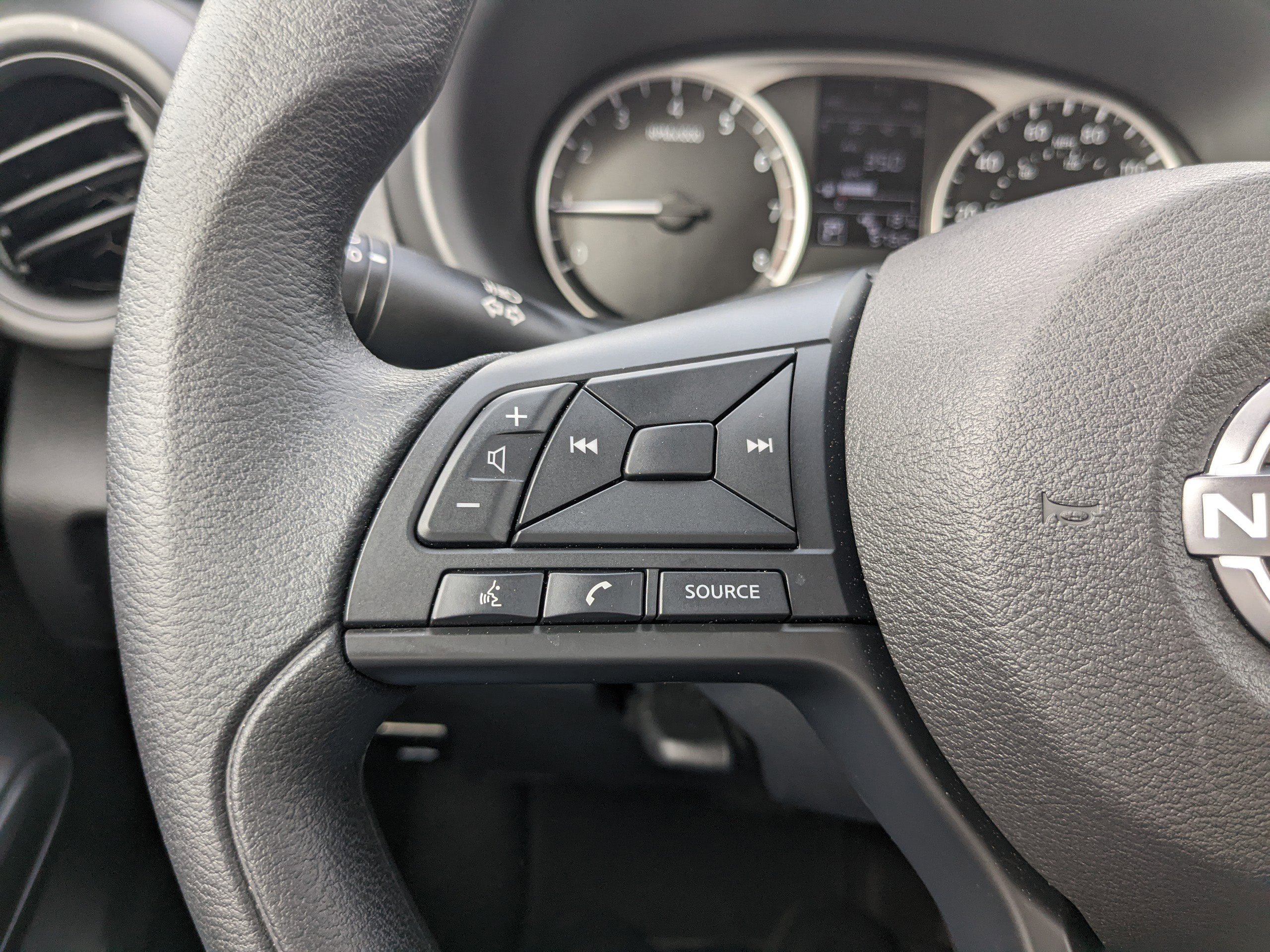 2025 Nissan Kicks Play S photo 11