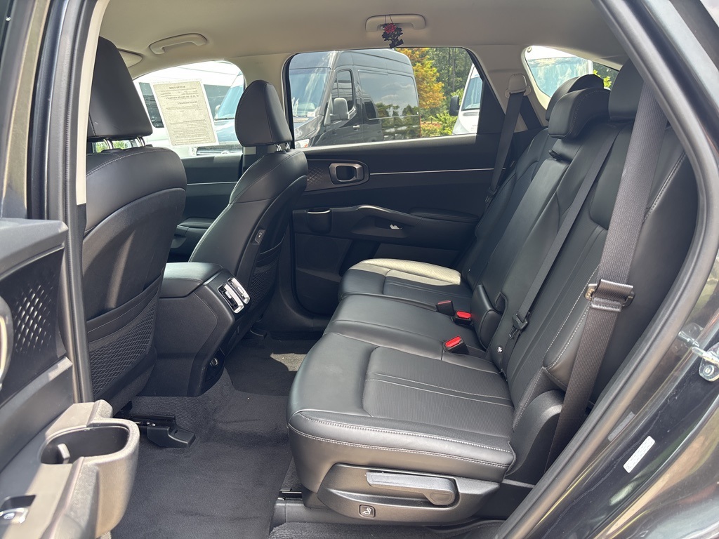 2024 Kia Sorento S photo 17