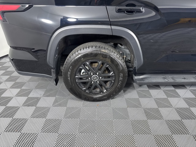 2023 Toyota Sequoia SR5 photo 8