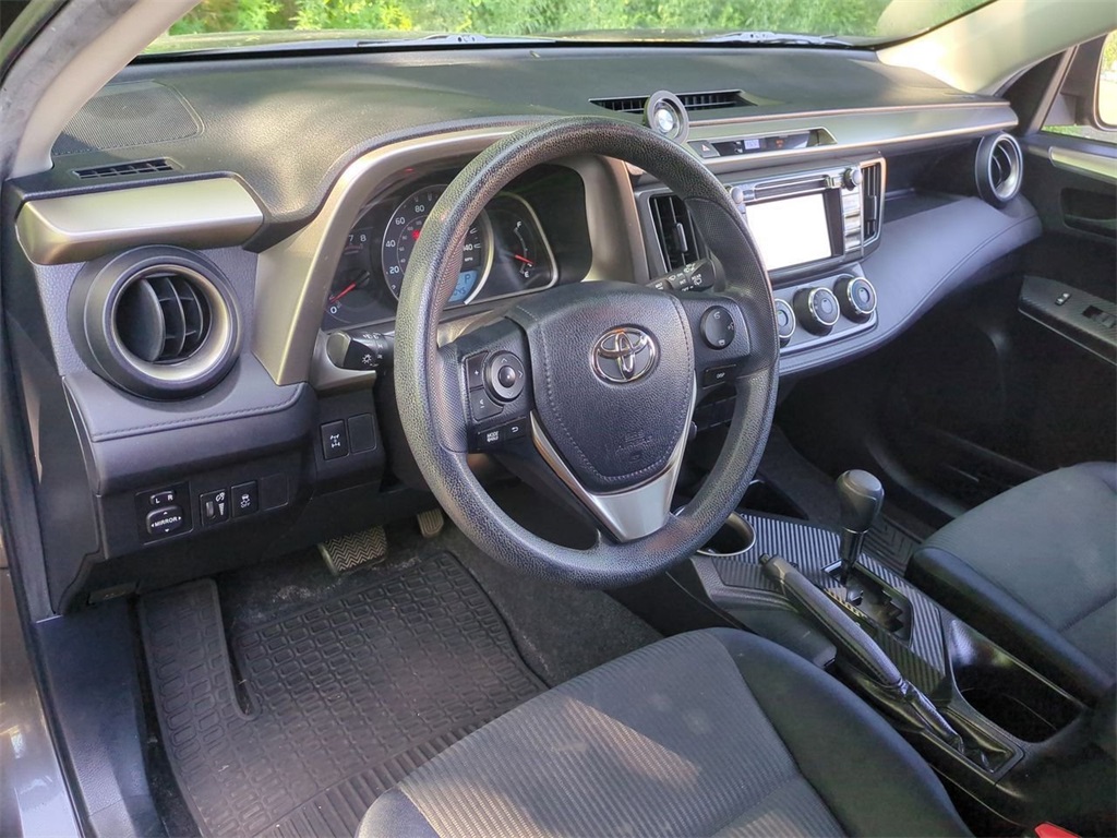 2014 Toyota RAV4 LE photo 13