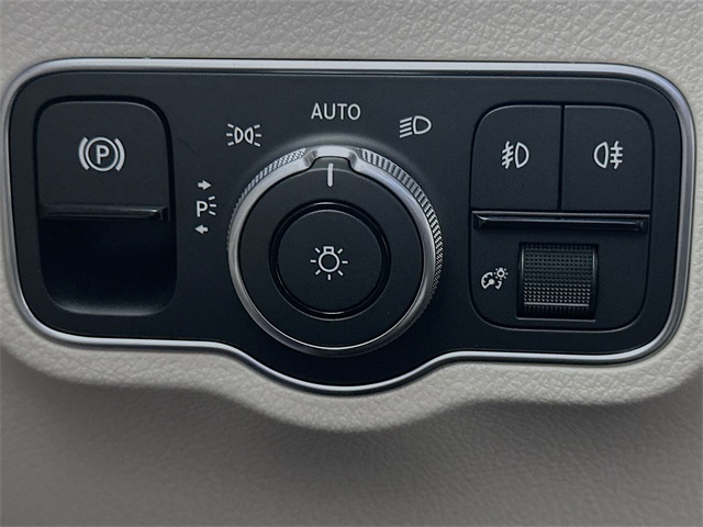 2026 Mercedes Benz GLB 250 photo 8