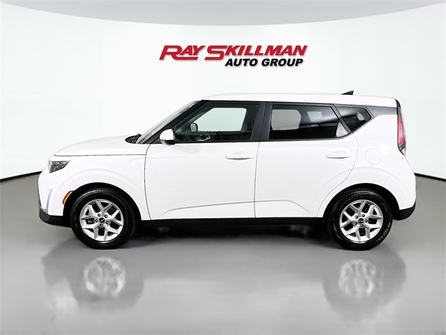 2023 Kia Soul LX photo 3
