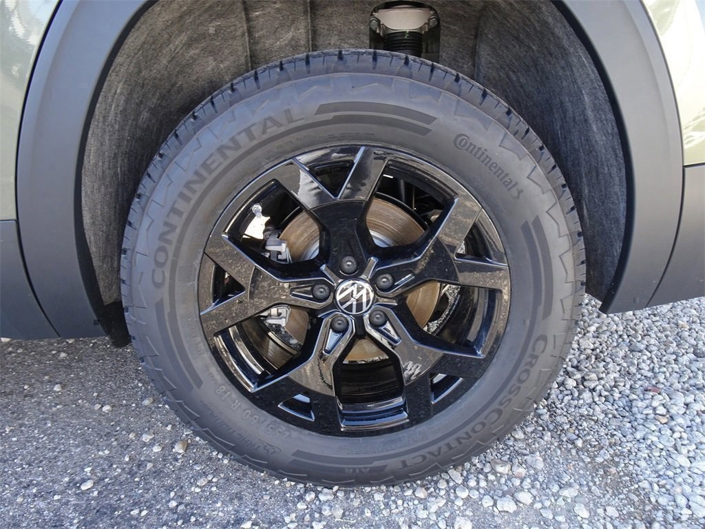 2025 Volkswagen Atlas Peak Edition photo 3