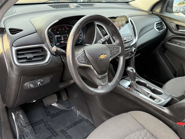 2018 Chevrolet Equinox LT photo 2