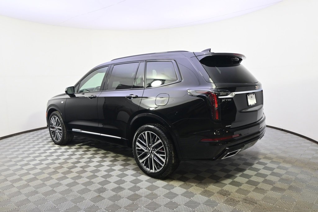 2025 Cadillac XT6 Sport photo 3