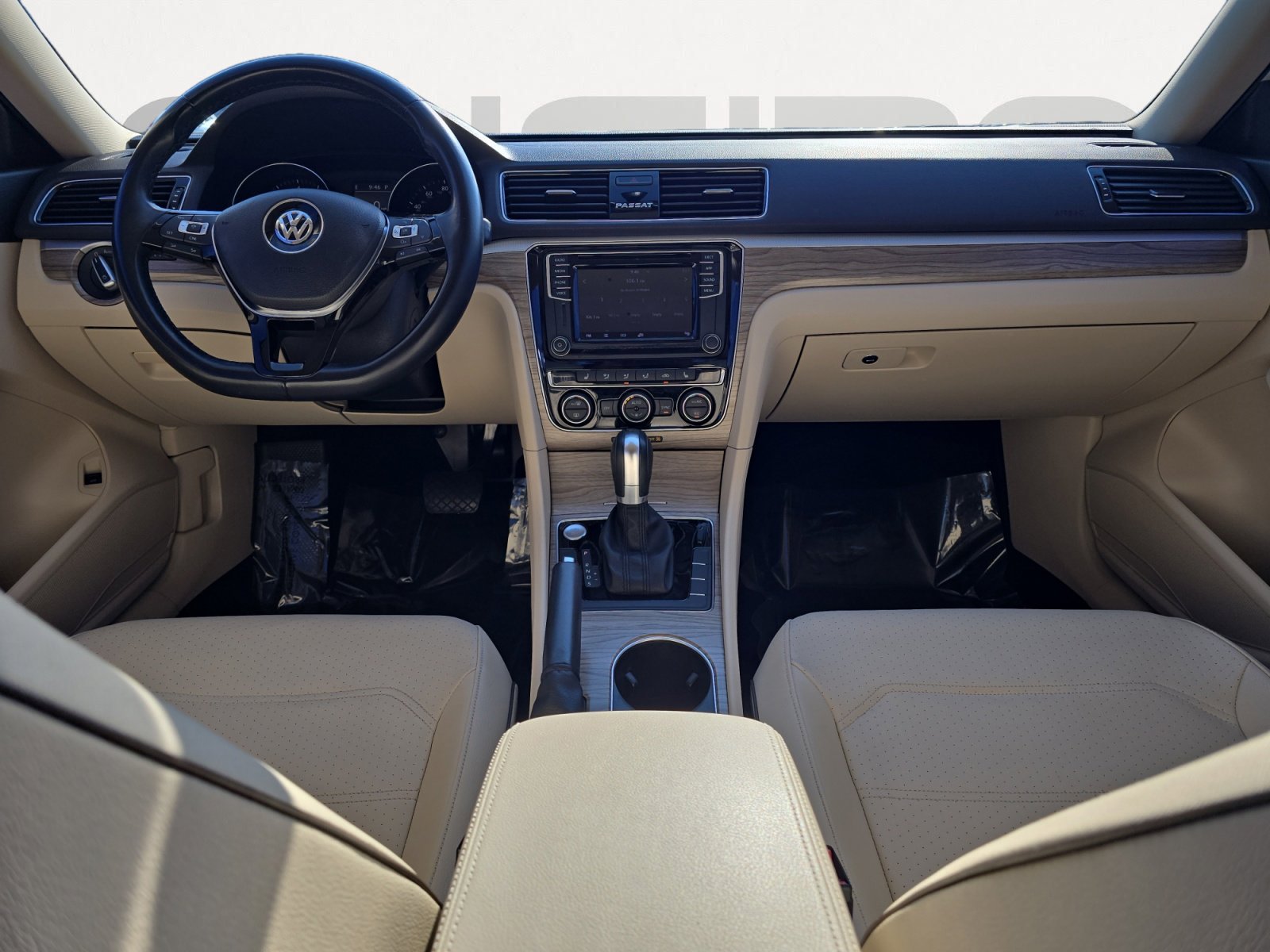 2018 Volkswagen Passat 2.0T SE photo 3