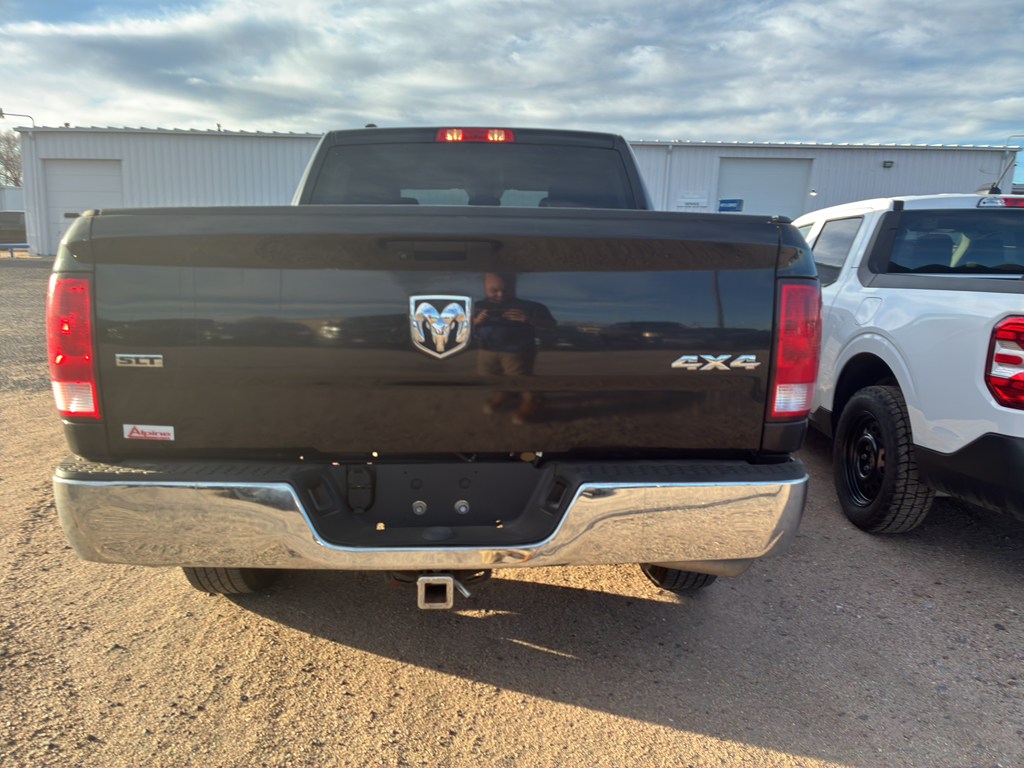2021 Ram 1500 Classic SLT photo 4