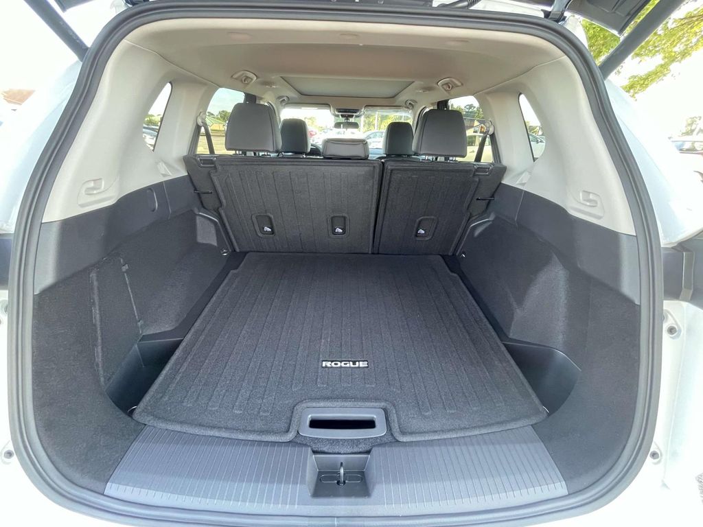 2026 Nissan Rogue SV photo 4