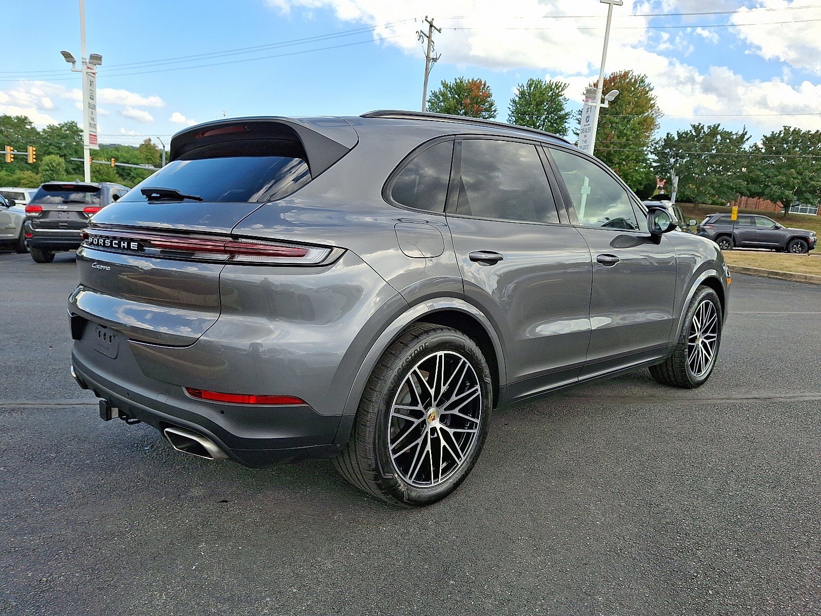 2024 Porsche Cayenne Base photo 4