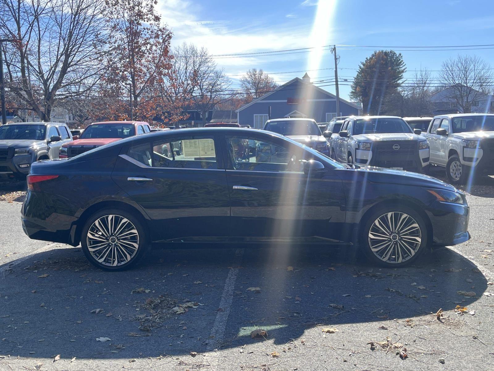 2023 Nissan Altima 2.5 SL photo 2