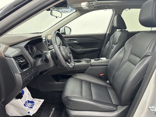 2021 Nissan Rogue SV photo 16
