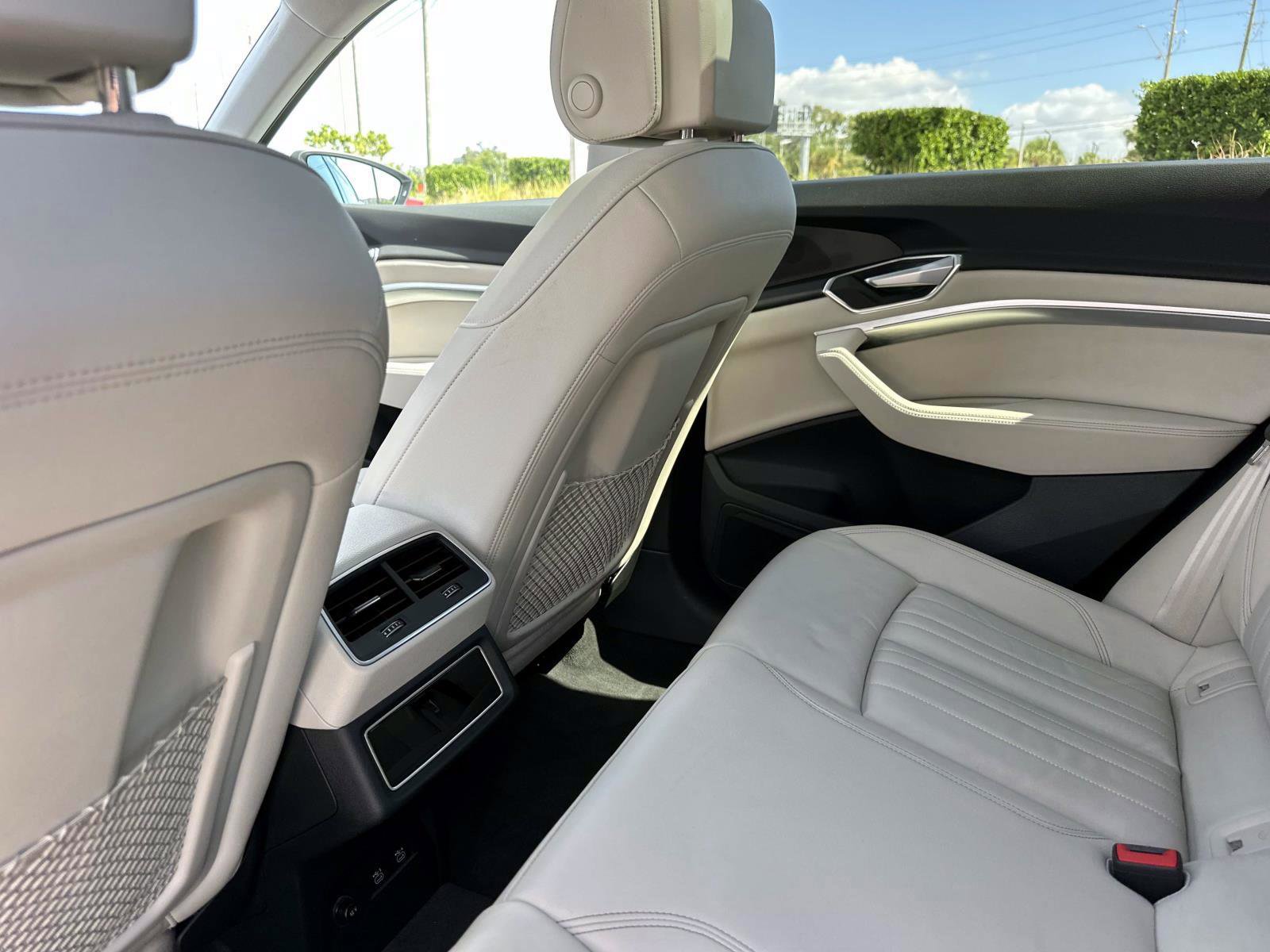 2021 Audi e-tron Premium photo 15
