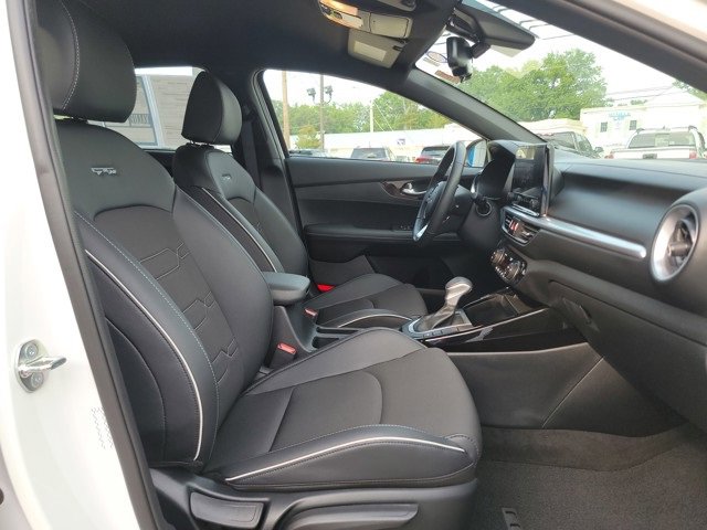 2024 Kia Forte GT-Line photo 16