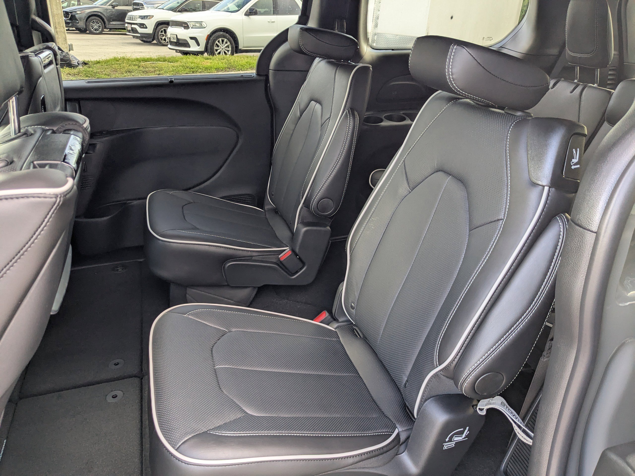 2025 Chrysler Pacifica Limited photo 15