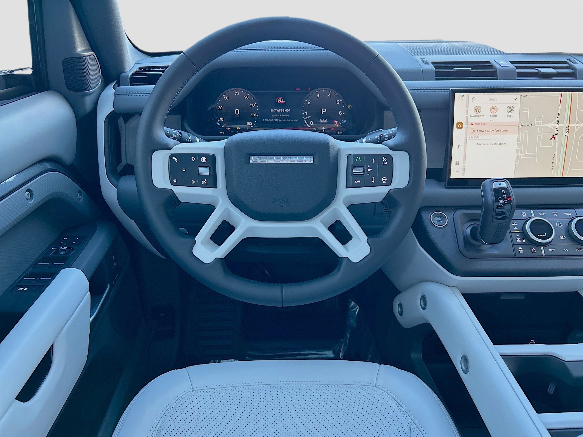 2025 Land Rover Defender 110 S photo 9