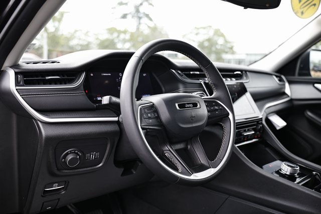 2023 Jeep Grand Cherokee Laredo photo 16