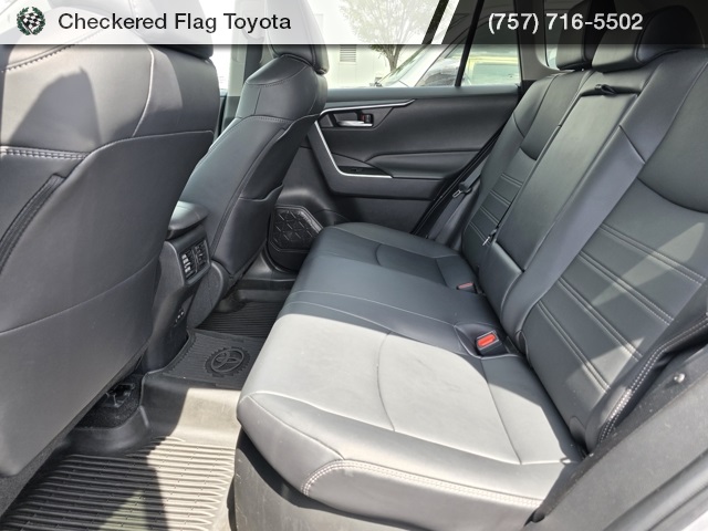 2024 Toyota RAV4 Hybrid XLE Premium photo 17