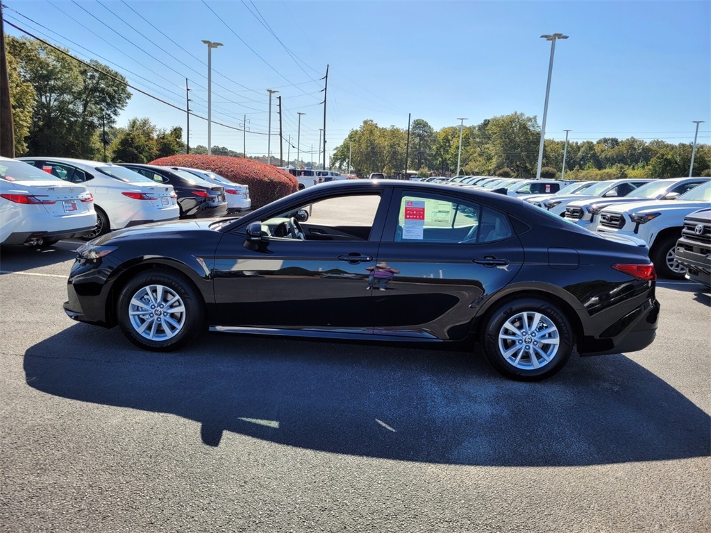 2025 Toyota Camry LE photo 4