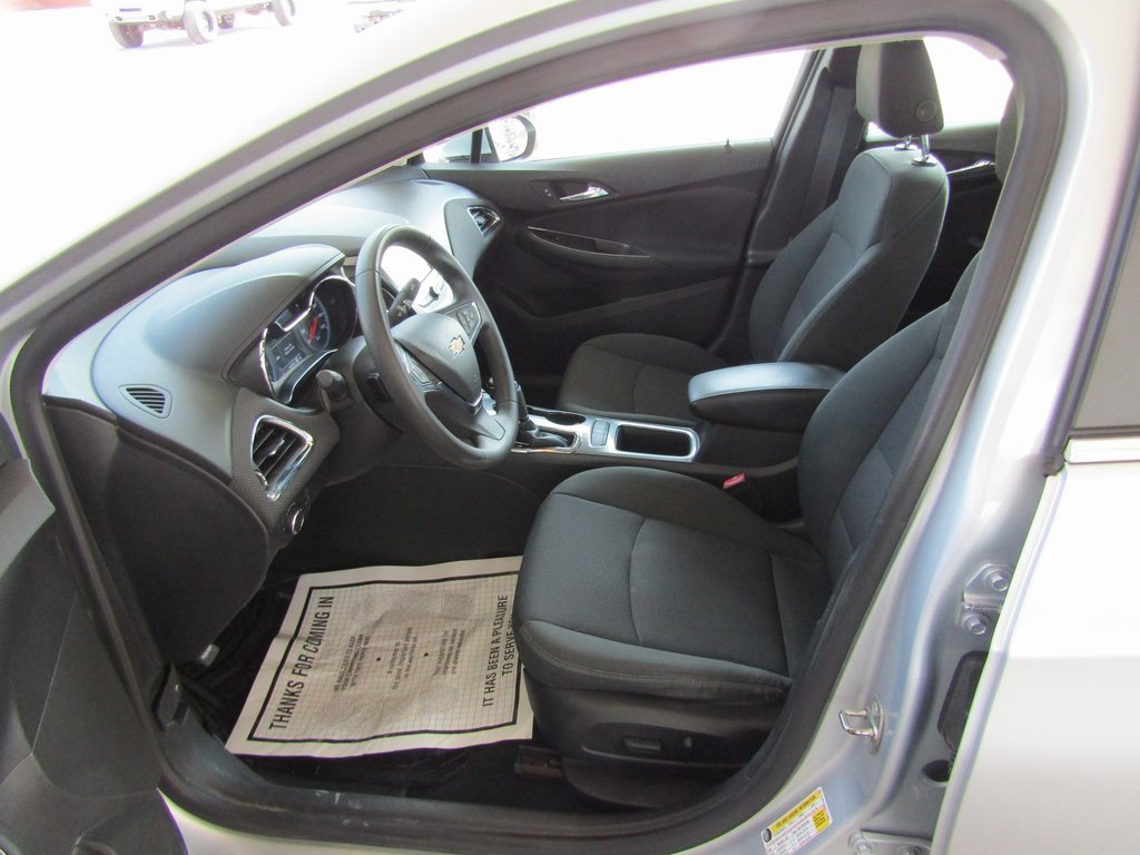 2017 Chevrolet Cruze LT photo 16