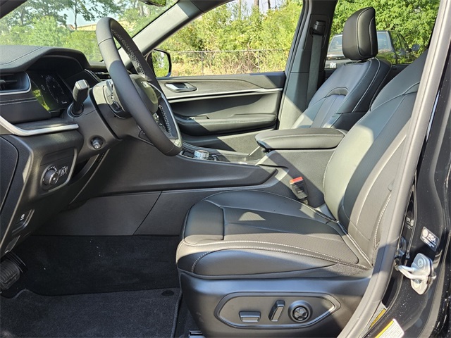 2025 Jeep Grand Cherokee Limited photo 4