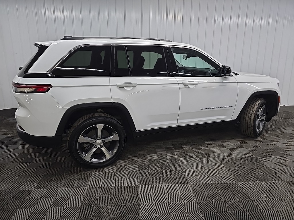 2023 Jeep Cherokee 4xe Sport photo 3
