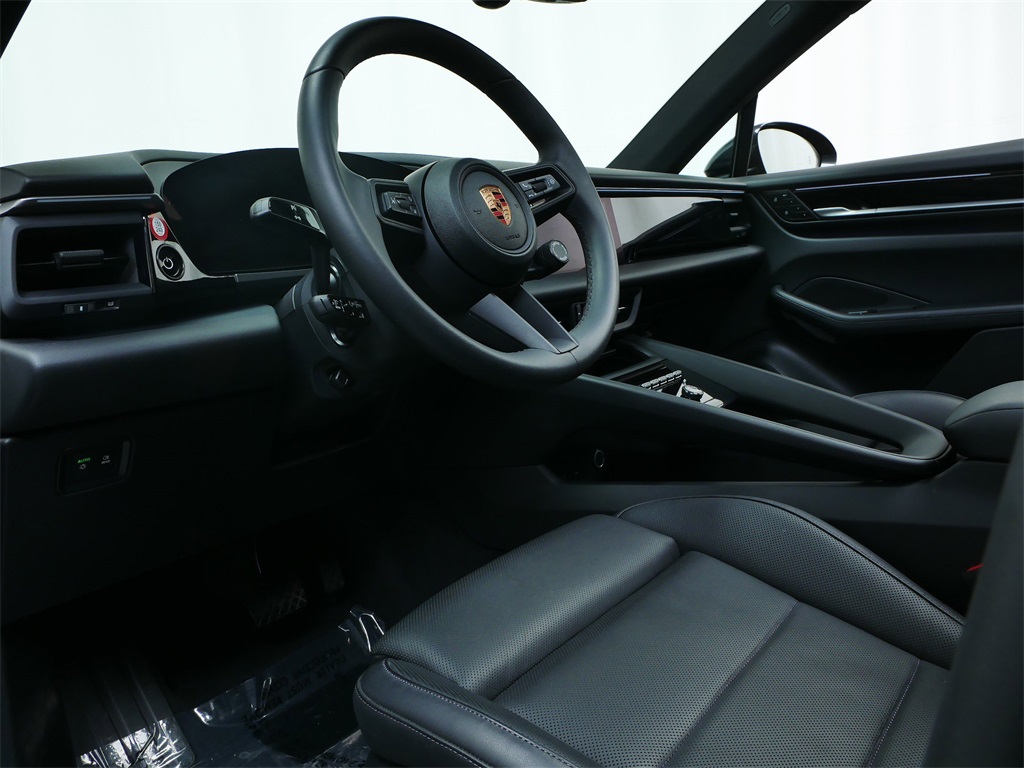 2025 Porsche Macan Electric 4 photo 2