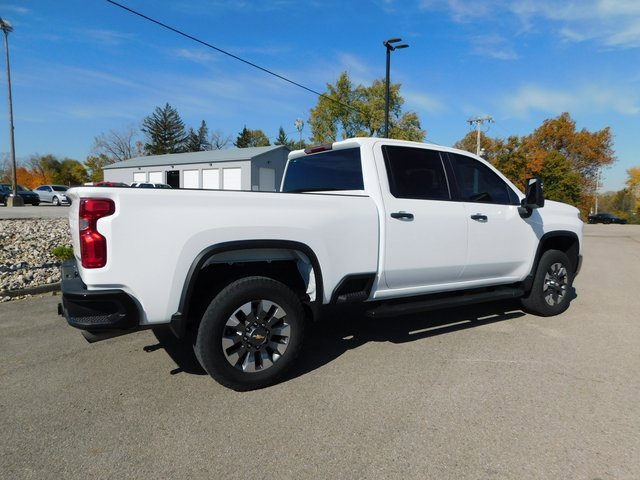 2023 Chevrolet Silverado 2500HD Custom photo 3