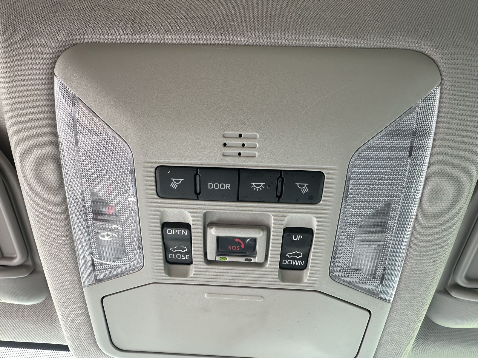 2024 Toyota RAV4 XLE Premium photo 17