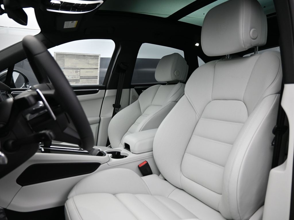 2026 Porsche Macan GTS photo 3