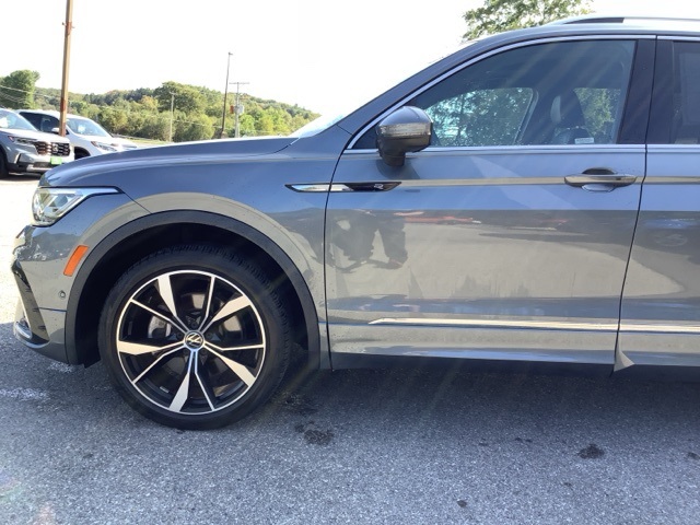 2022 Volkswagen Tiguan SEL R-Line Black photo 8