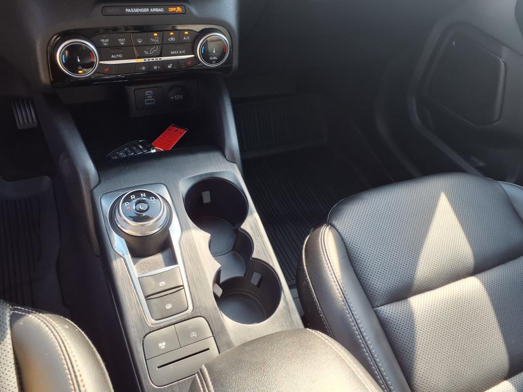 2022 Ford Escape SEL photo 7