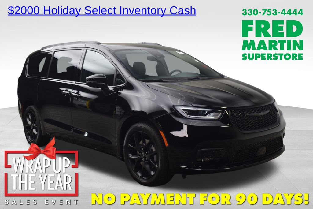 2026 Chrysler Pacifica Select's photo