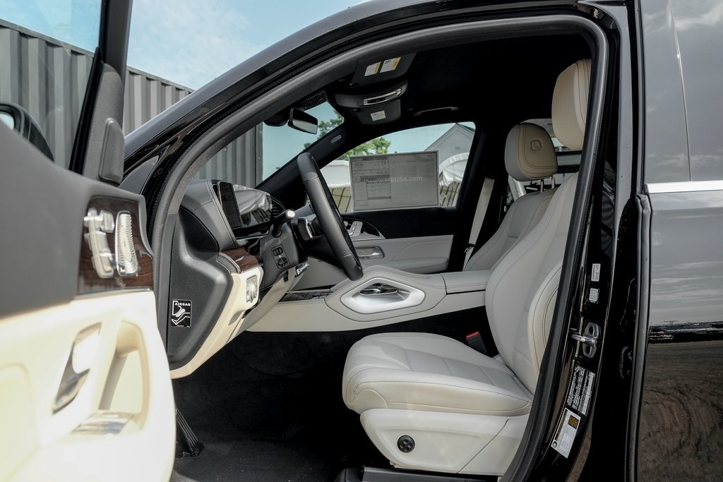 2025 Mercedes Benz GLS 450 4MATIC photo 9