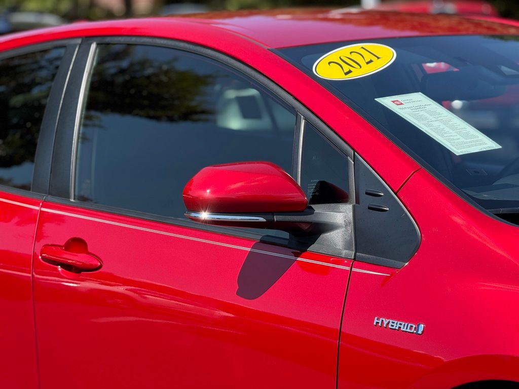 2021 Toyota Prius XLE photo 4