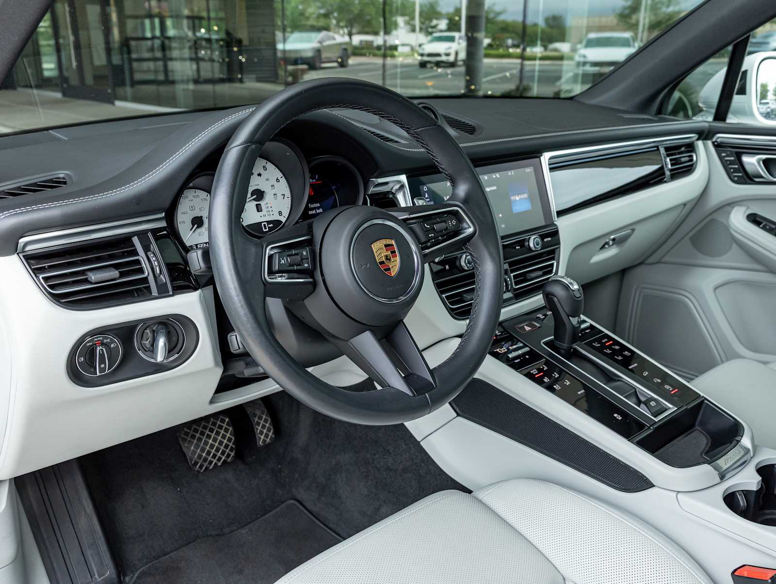 2023 Porsche Macan T photo 2