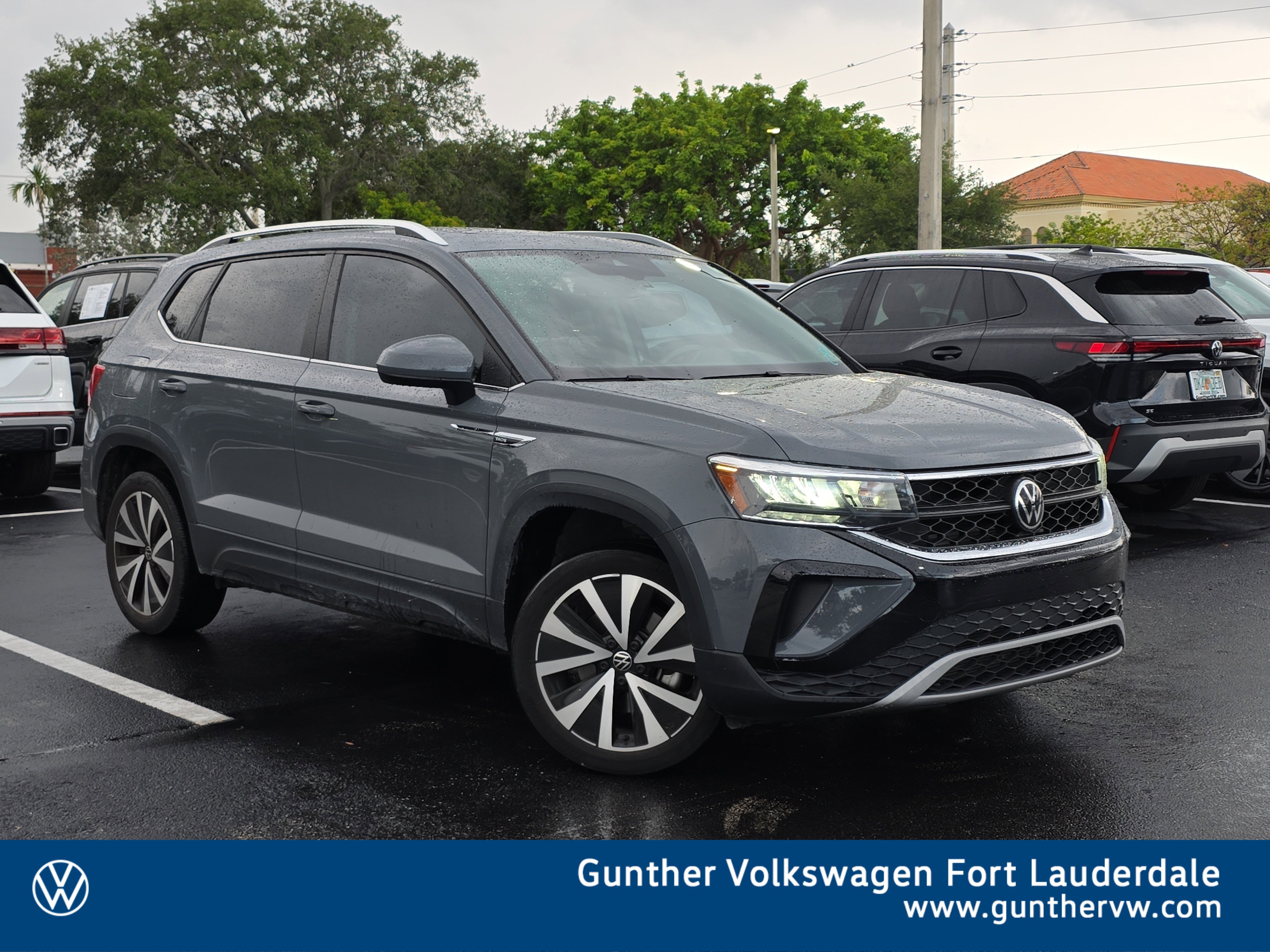 2023 Volkswagen Taos SE's photo