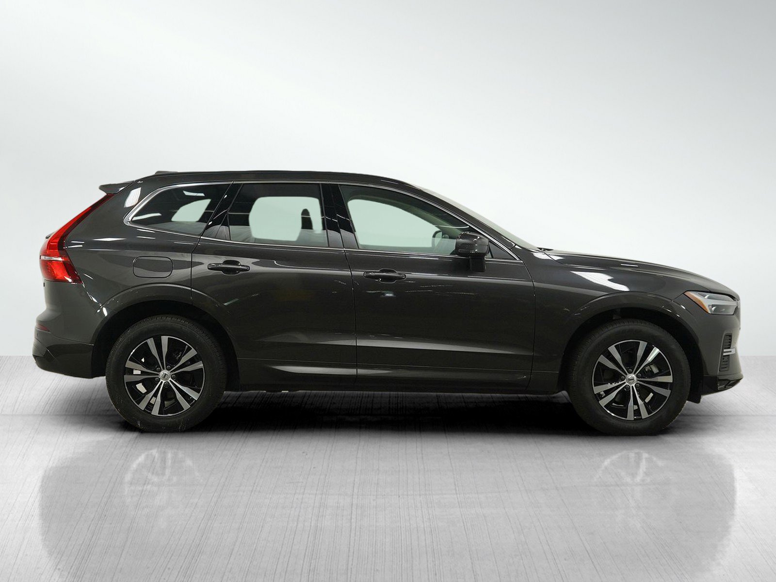 2023 Volvo XC60 B5 Core photo 6