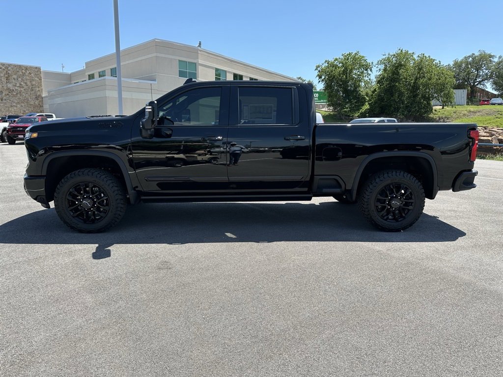 2025 Chevrolet Silverado 2500HD High Country photo 2