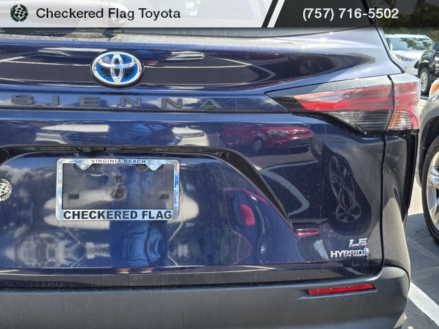 2021 Toyota Sienna LE photo 7