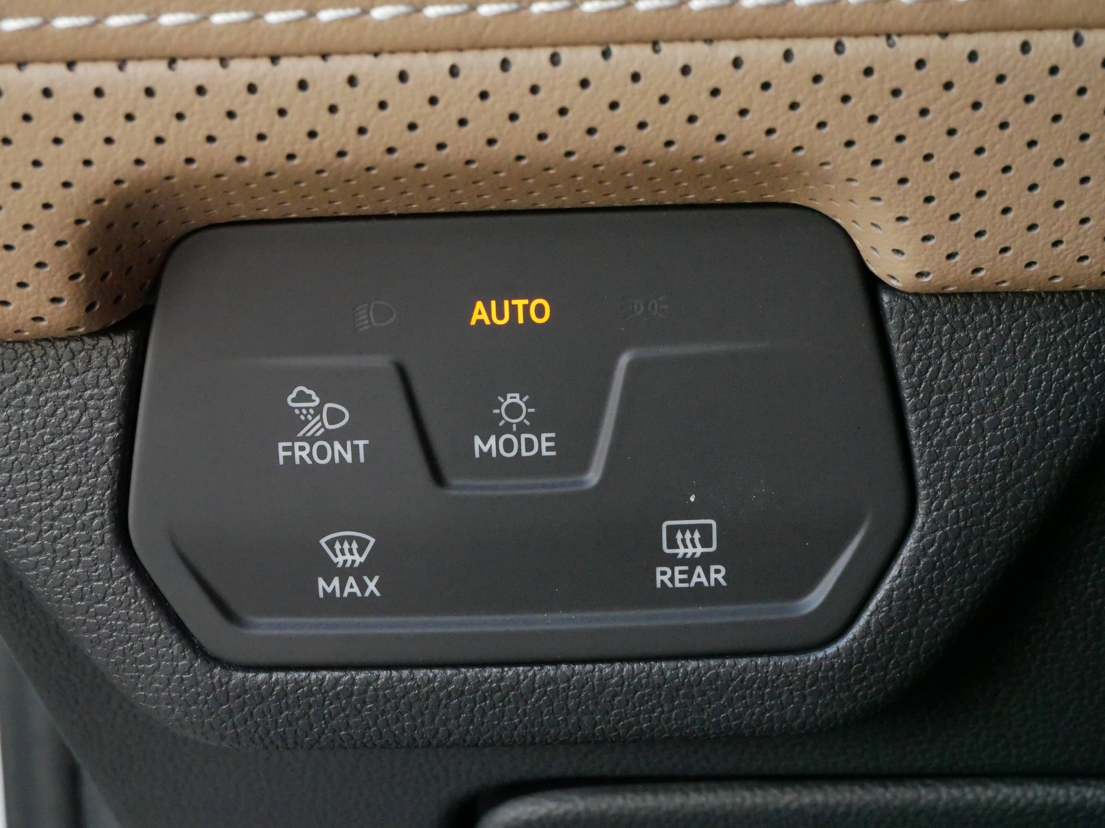 2024 Volkswagen Atlas Cross Sport SE Technology photo 24