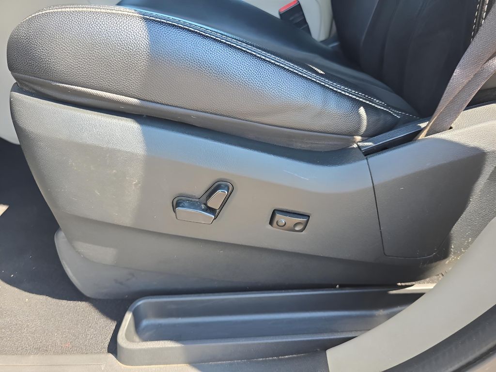 2020 Dodge Grand Caravan SXT photo 11