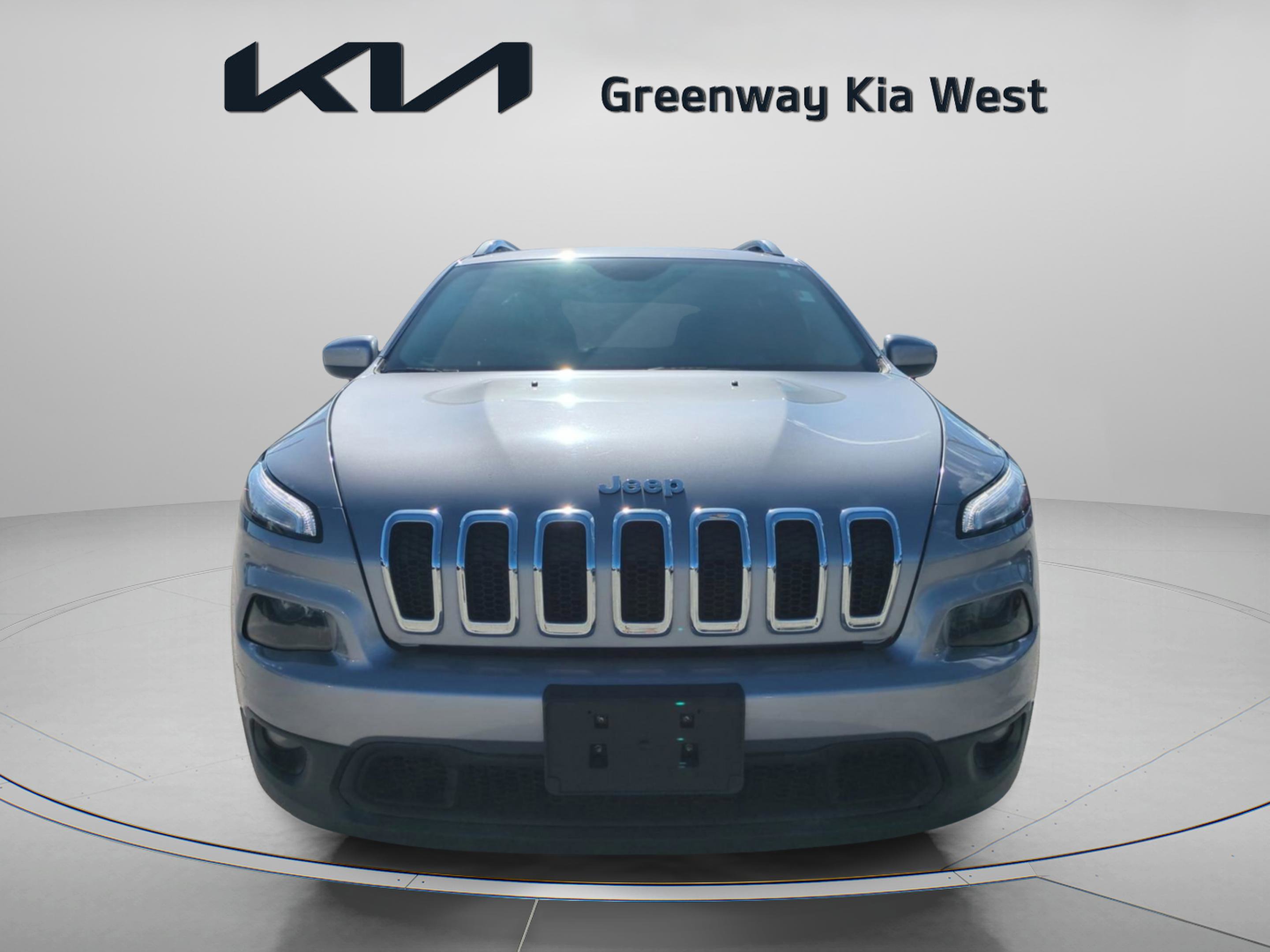 2018 Jeep Cherokee Latitude Sport photo 2